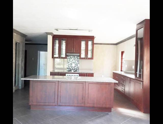 4 BEDROOM TOWNHOUSE RENTED IN SHERWOOD
